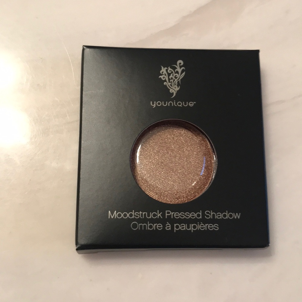 Younique Shadow refill in antsy